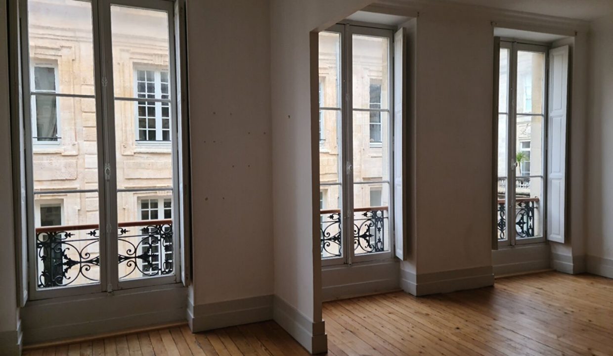 publique-55672185-Nr-4